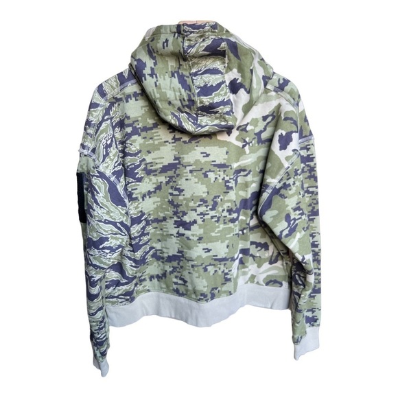 Under Armour Project Rock Women’s Veteran’s Patch Green Camouflage Hoodie, Large - Picture 2 of 14